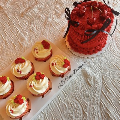 Freestyle 4” Cake + 6 Cupcakes 