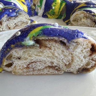 👑 King Cake (Single)