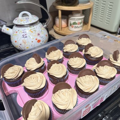 Chocolate Peanut Butter Cupcakes 