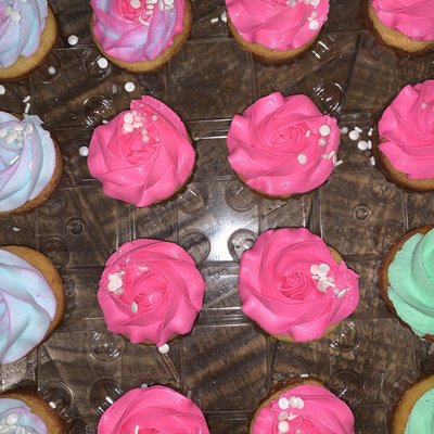 24 Cupcakes 