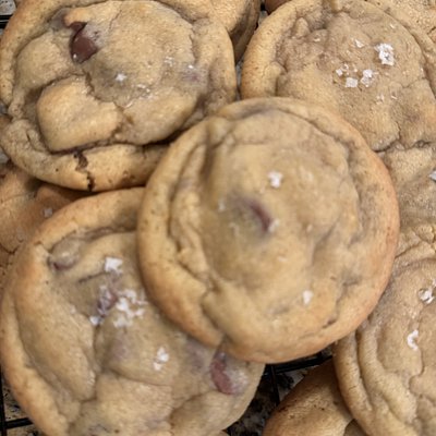 1/2 Dozen Milk Chocolate Chip Sea Salt Cookies 4 oz.