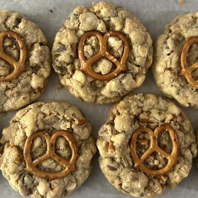 Salted Caramel Pretzel Cookies