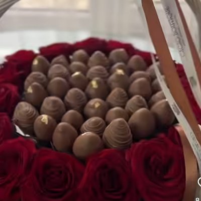 chocolate covered berries & flowers bouquet 