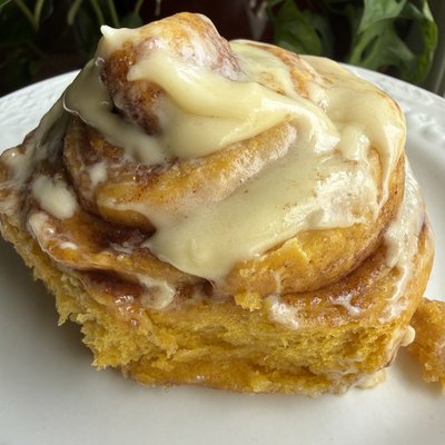 Pumpkin Cinnamon Rolls (4 Count Large Rolls) 