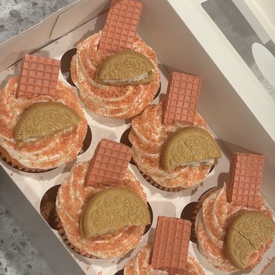 half a dozen cupcakes