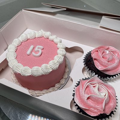 Bento Box With 2cupcakes