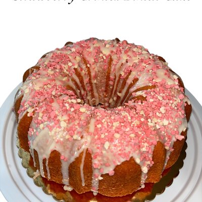 Strawberry Crunch Bundt Cake 