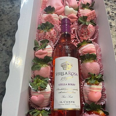 Wine Bottle With Dozen Strawberries And 1/2 Dozen Roses 