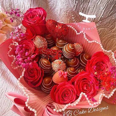 Strawberry arrangement Dozen Roses/berries