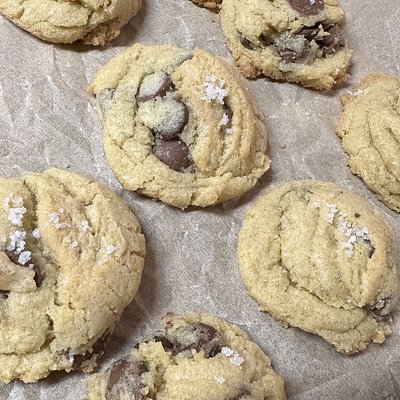 chocolate chip cookies - dozen 