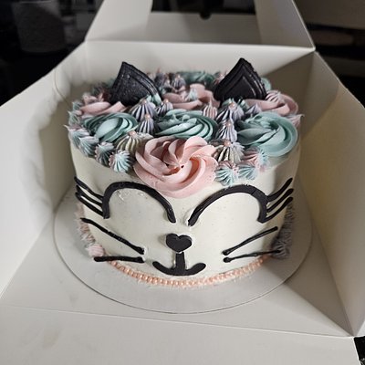 Adorable Cat Themed Cake