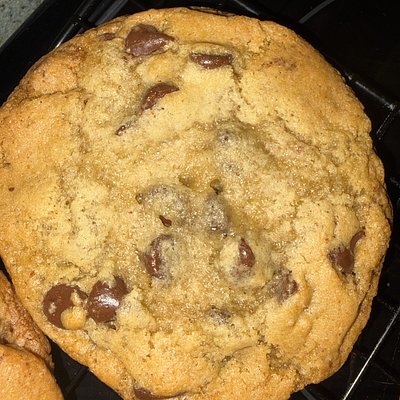 🍪 Sourdough Chocolate Chip Cookies $12 per half dozen (6 cookies)