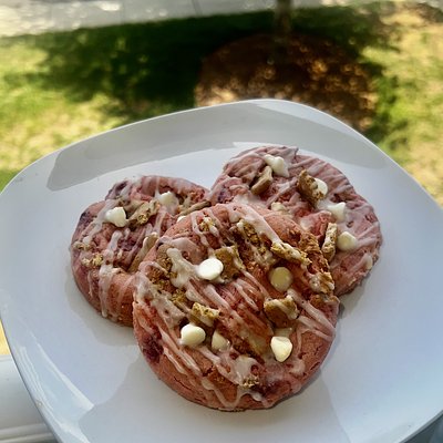 Strawberry Cheesecake Cookie (1/2 Dozen 4”)