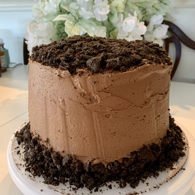 Cake - 6 Inch - Three Layer - Chocolate Cake With Oreo Filling & Chocolate Buttercream 