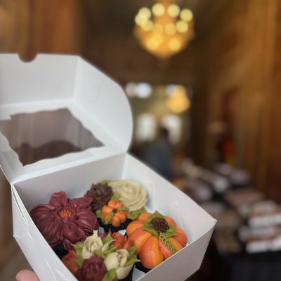 Fall Floral Cupcakes 