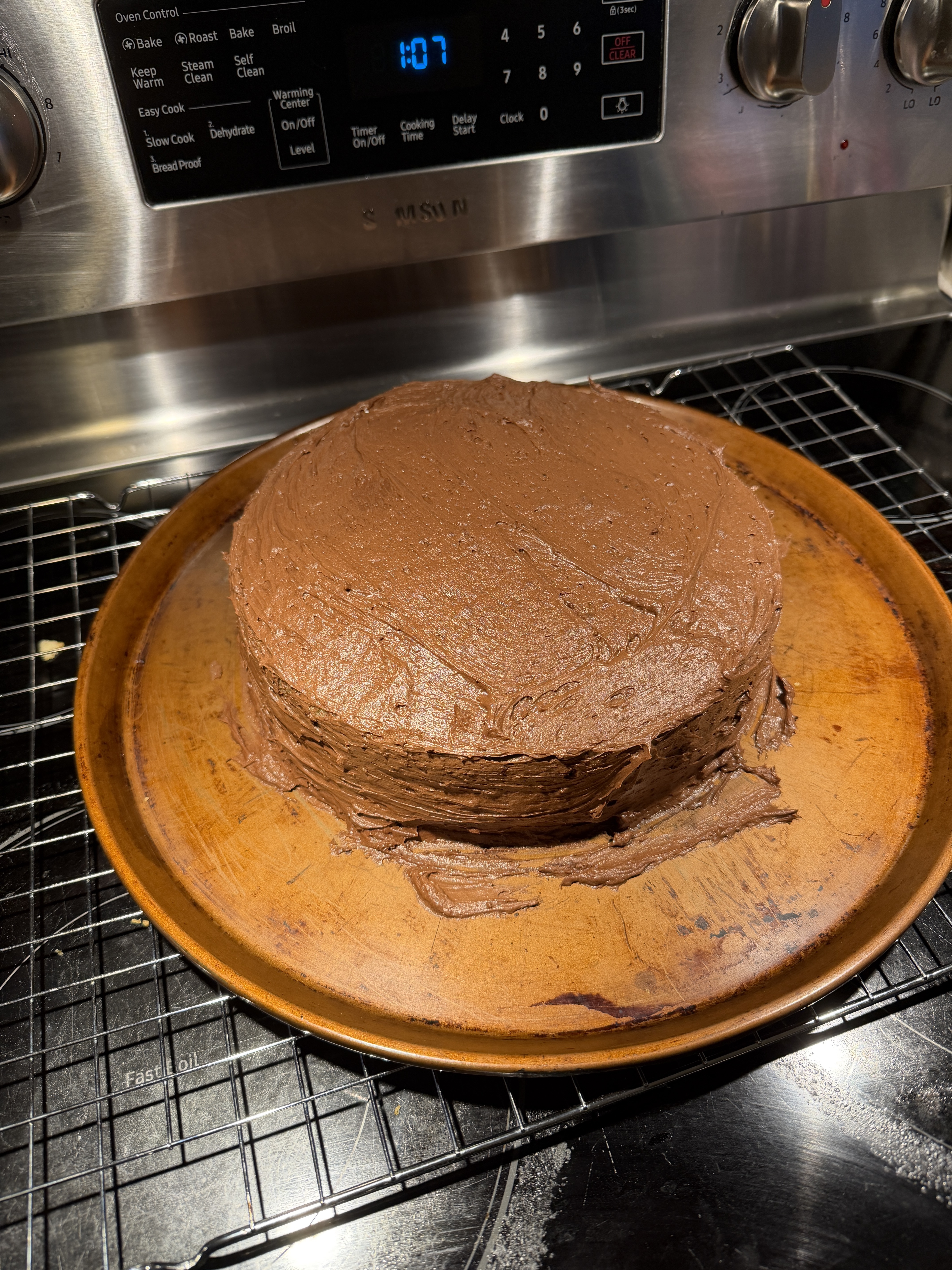 Vanilla Cake With Chocolate Frosting 