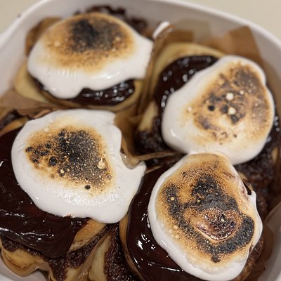 S’mores Cinnamon Rolls