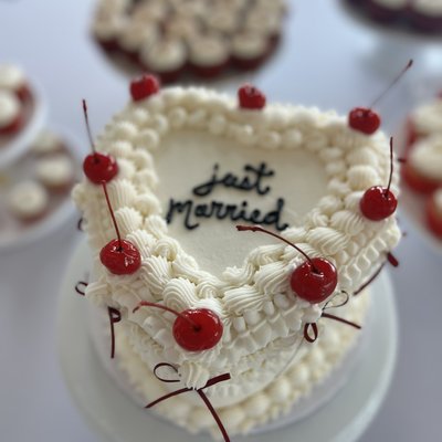 6” Vintage heart cake 
