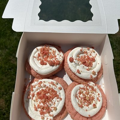 Strawberry Cheesecake Crunch Cookies 