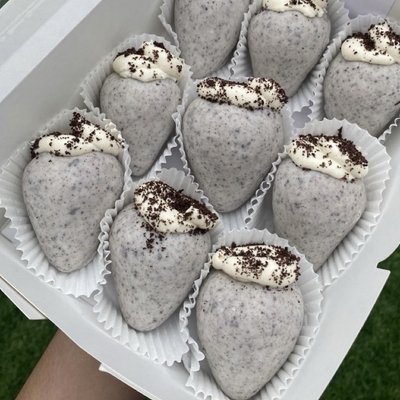 Cookies N Cream Strawberries 🍓