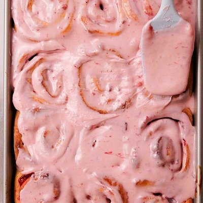 4 Pack Strawberry Rolls