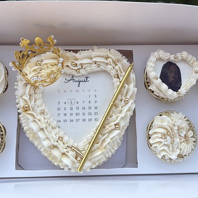 Bento Box( 1 6” Kake+8 Kupkakes 