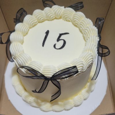 Bordered Cakes