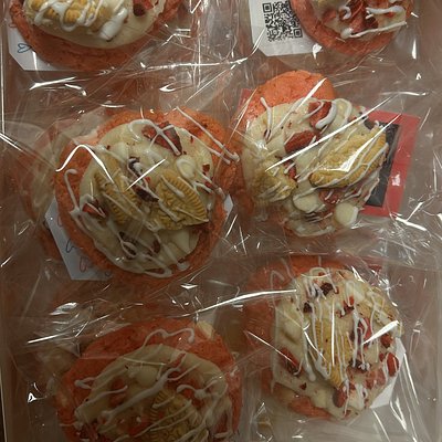 Strawberry crunch cookies