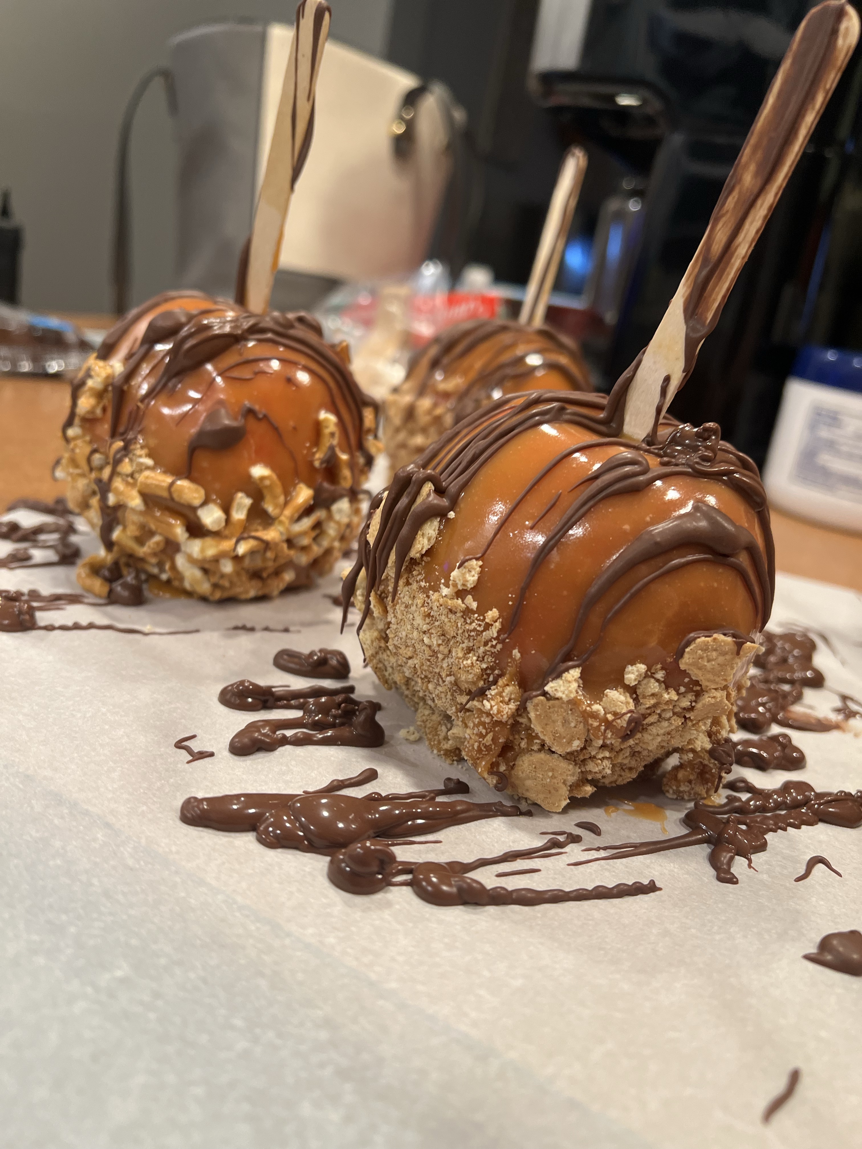 Candy Apple w/Toppings