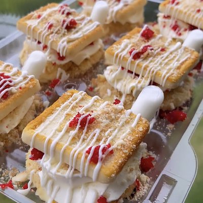 Red Velvet / Banana Cupcakes