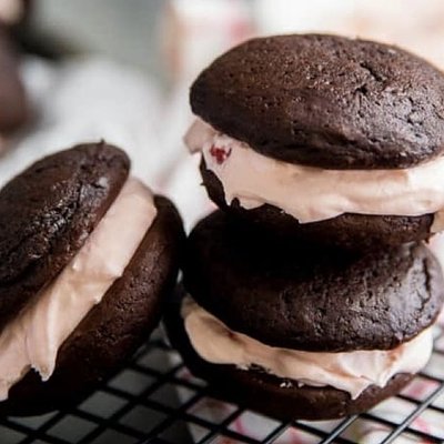 Strawberry Chocolate Whoopie Pie