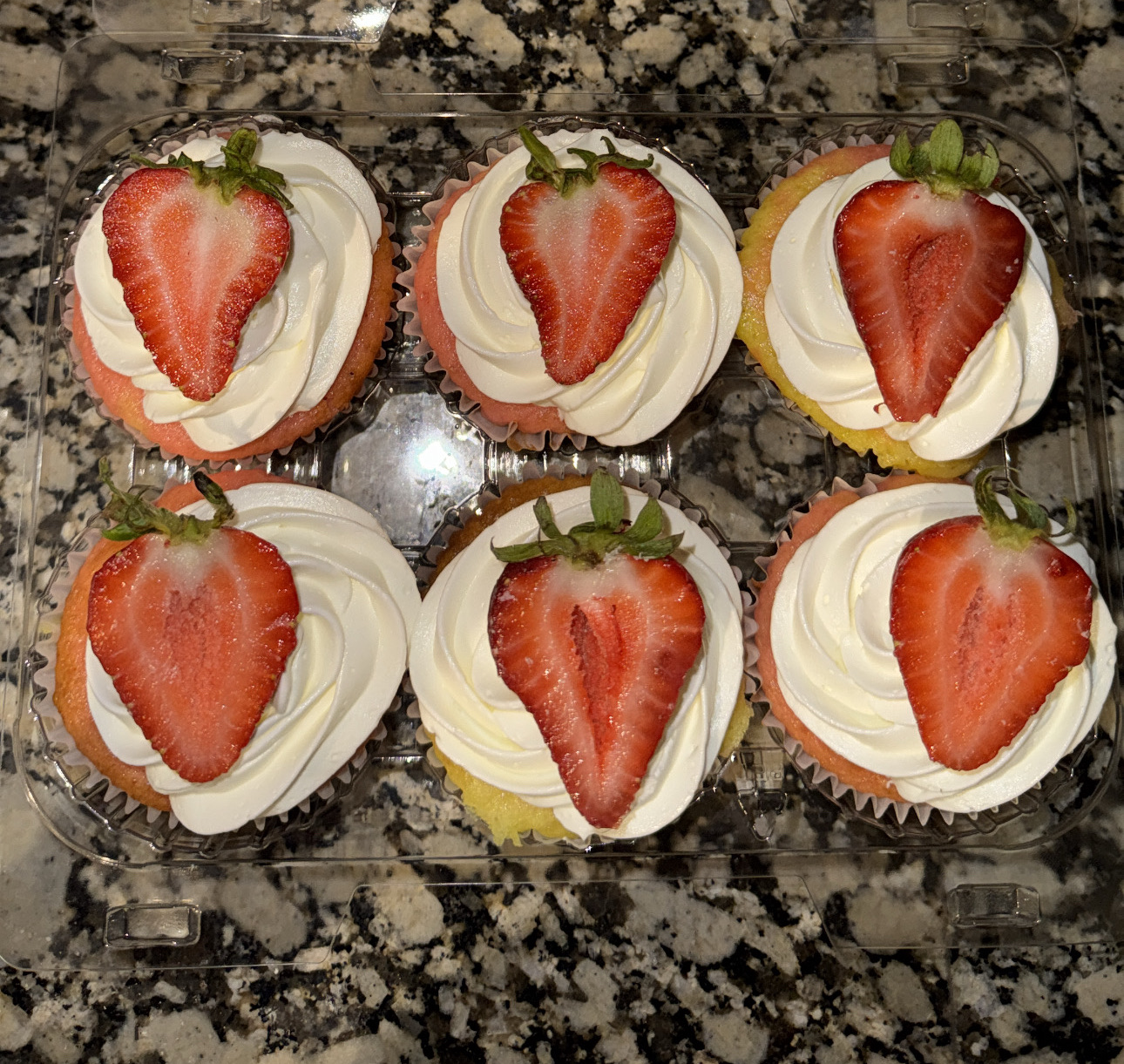 Strawberry Lemonade Cupcakes 🍓🍋