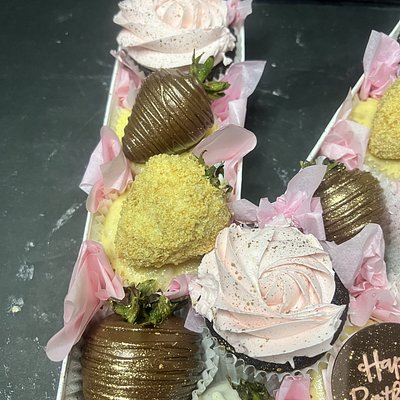 Monogram Dessert Box -variety