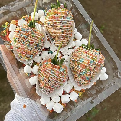 Stuffed Cheesecake Strawberries 
