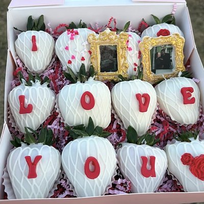 Custom / Themed Strawberries