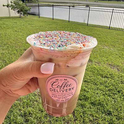 12oz Iced Latte (in A Cup With Ice) Pick Up Only**