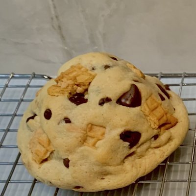 Golden Crunch Jumbo Stuffed Cookie