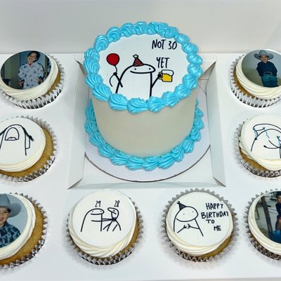 4’ Cake W/ 8ct Cupcakes 