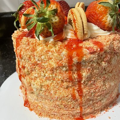 6” Strawberry Crunch Cake