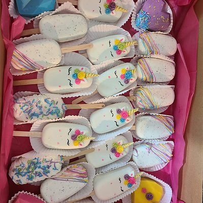 Dreamy Cakesicles 