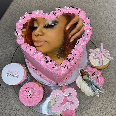 6in 2layer Cake + 5 cupcakes 