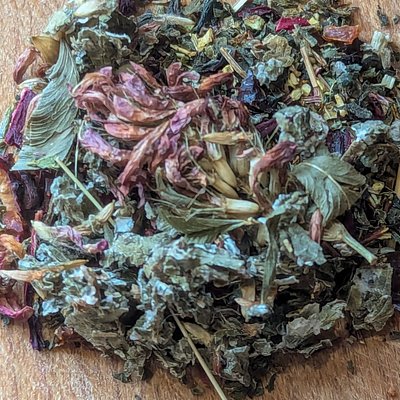 Farmer's Wife Raspberry Herbal Tea (2oz, Makes 20-24 Cups)