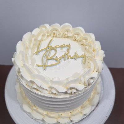 8" Traditional 2 Layer Cake Serves 14-24 (VANILLA OR CHOCOLATE ONLY EXTRACTS CAN BE ADDED FOR FLAVOR)