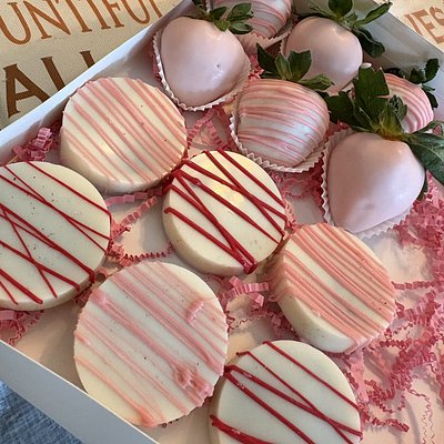 Chocolate covered oreos🍪