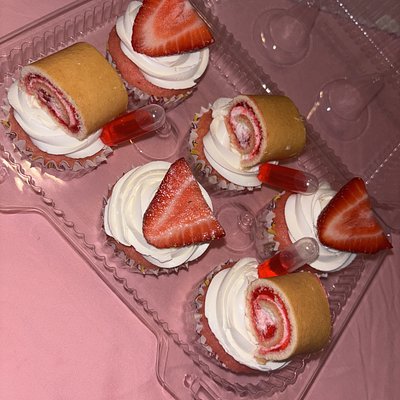 6 ct Gourmet Cupcakes 