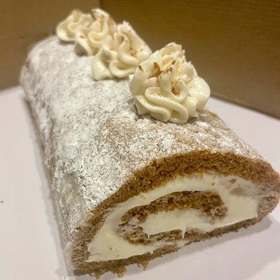 Pumpkin Cake Roll With Cream Cheese Filling