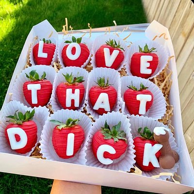Naughty strawberries (12pk)
