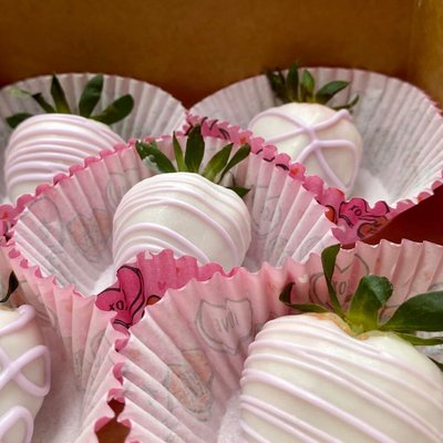 Dozen Plain Chocolate Covered Strawberries 