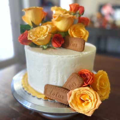 Fresh Flowers: (selection option available after cake size is picked)