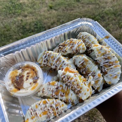 A Dozen White Chocolate Turtle Apple Slices W/Turtle Cheesecake dip